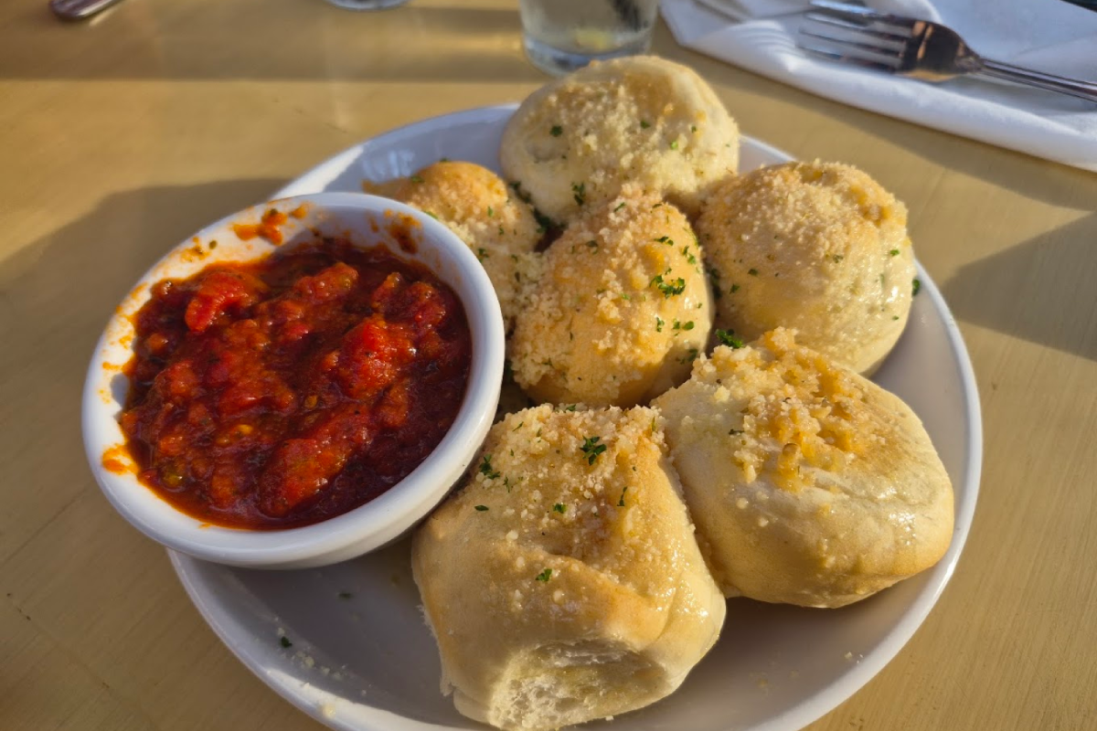 Tennessee Foodies Are Traveling Miles for the Garlic Rolls at This Hidden Italian Spot