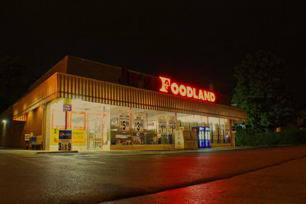 Tennessee Locals Skip the Big Chains for This Old-School Independent Grocery Store