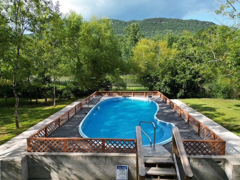 Tennessee River Gorge Island Cabins - Whitwell