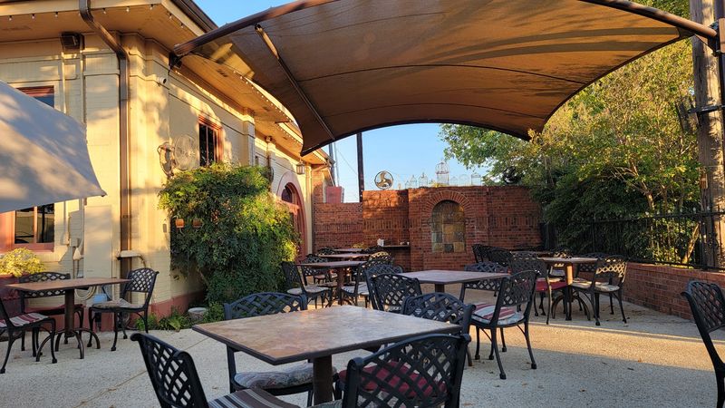 That Gorgeous Outdoor Patio Steals the Show That Gorgeous Outdoor Patio Steals the Show