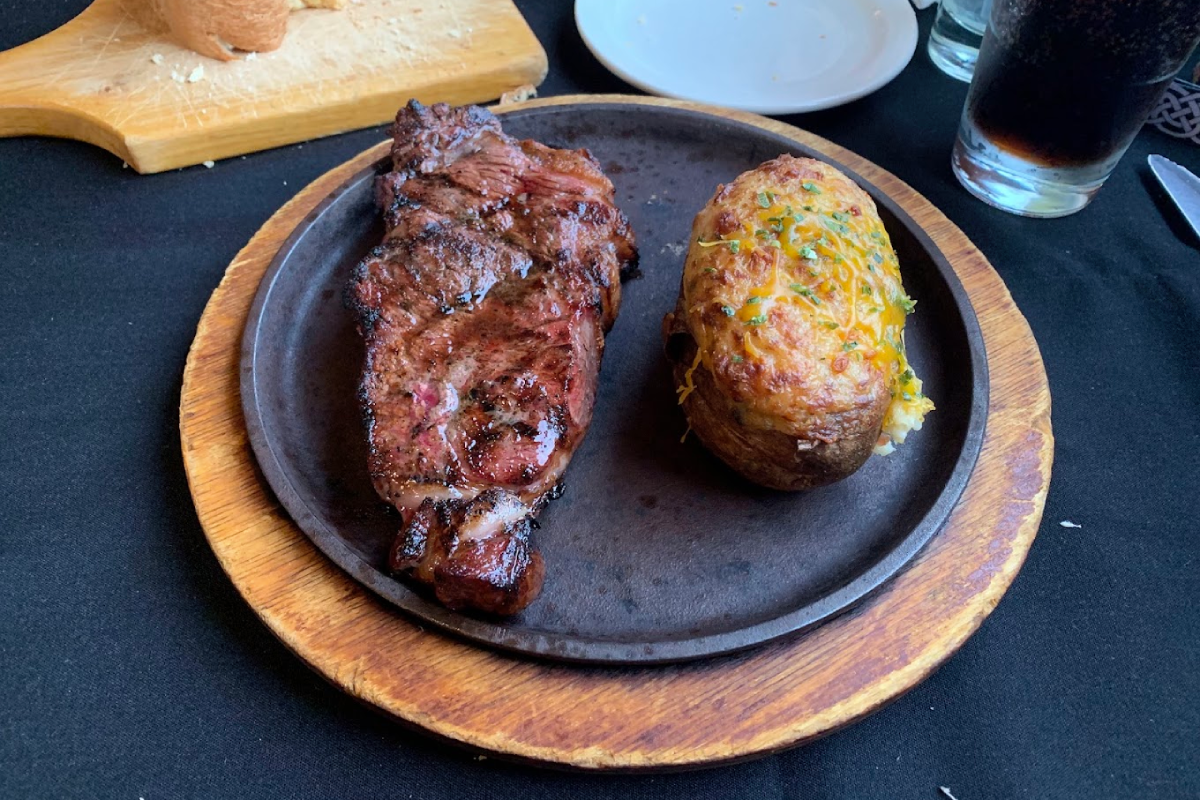The 10 Best Steakhouses in Tennessee Locals Swear By in 2026