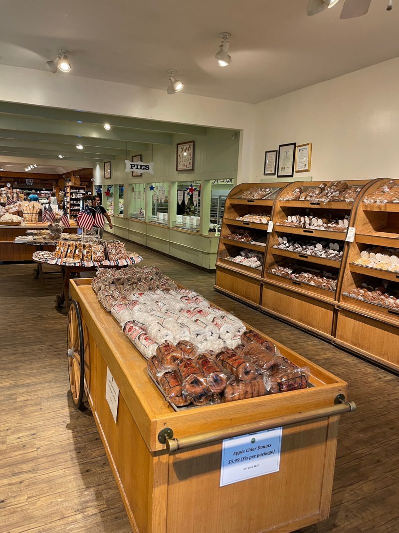 The Apple Cider Donuts That Keep Shoppers Coming Back The Apple Cider Donuts That Keep Shoppers Coming Back