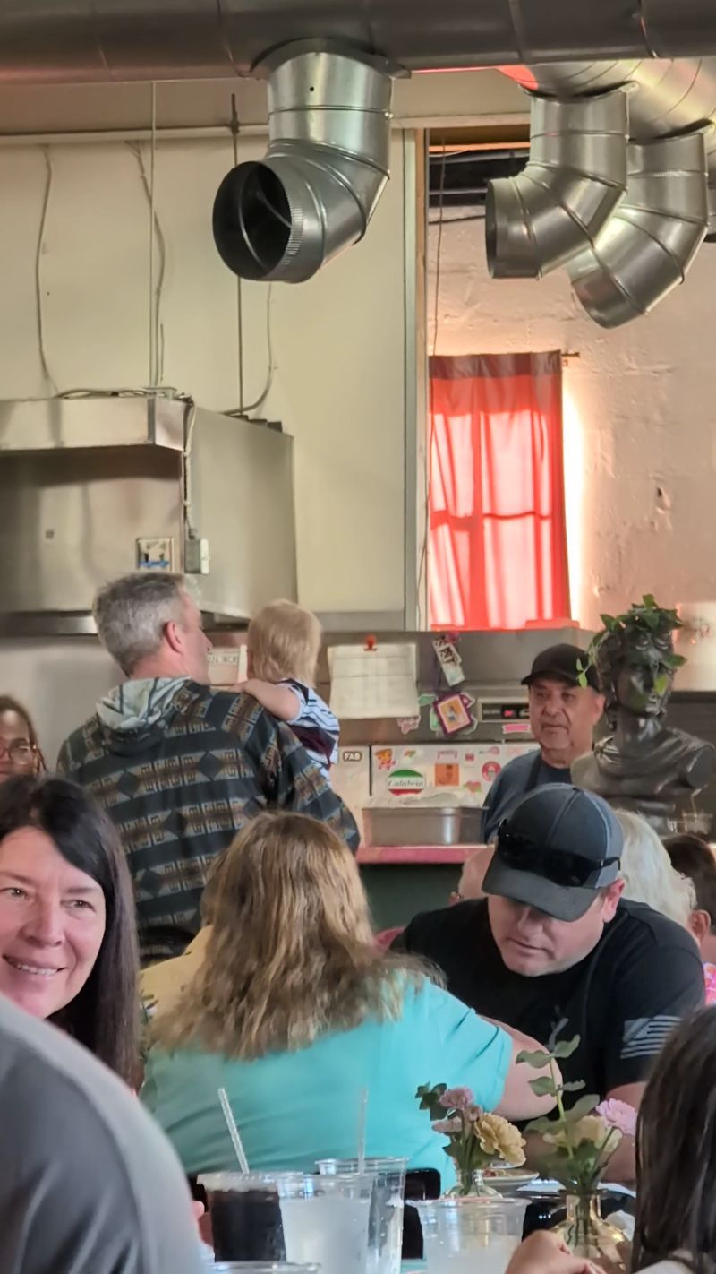 The Atmosphere That Feels Like Family Dinner The Atmosphere That Feels Like Family Dinner