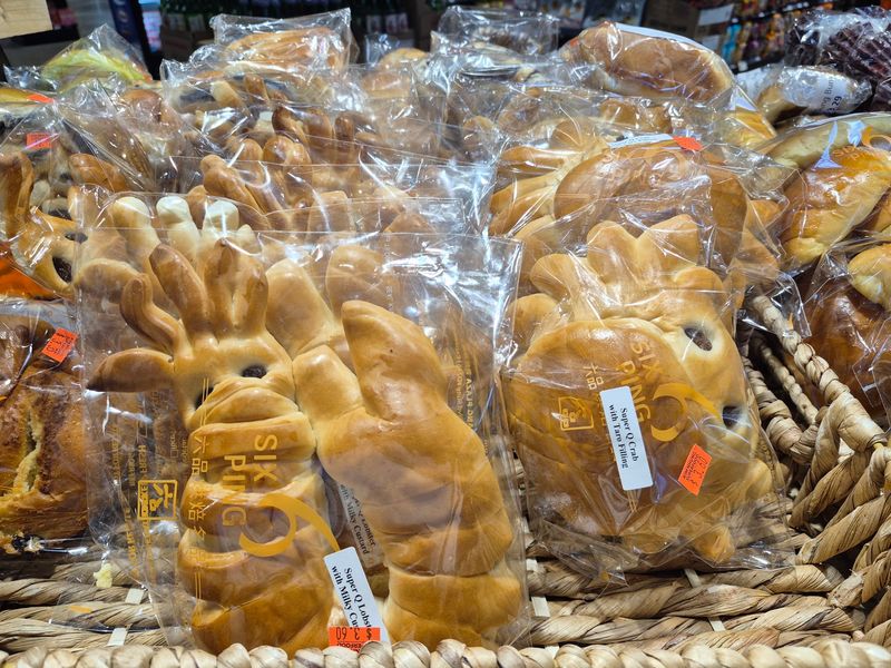 The Bakery Break Between Grocery Aisles