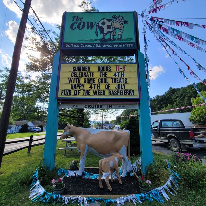 The Cow-Shaped Stand That Makes Drivers Turn Around
