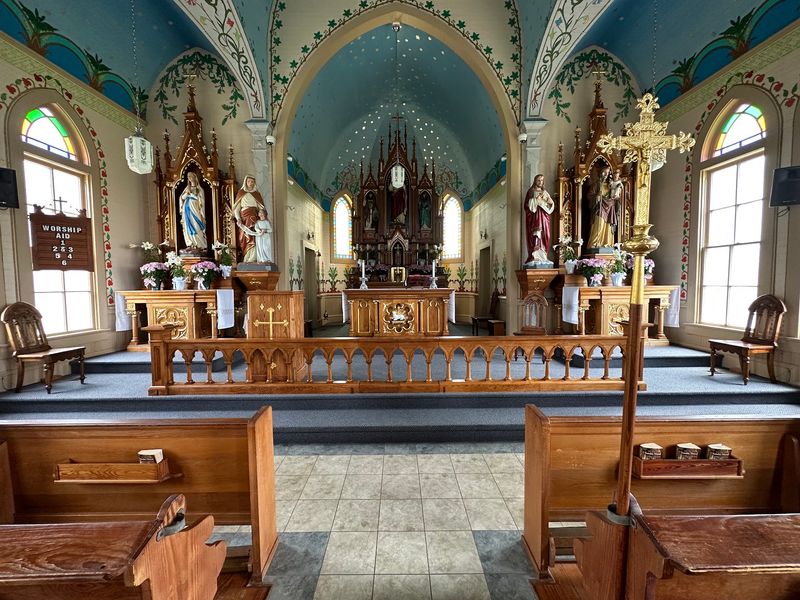 The Dramatic Altar That Commands Attention The Dramatic Altar That Commands Attention