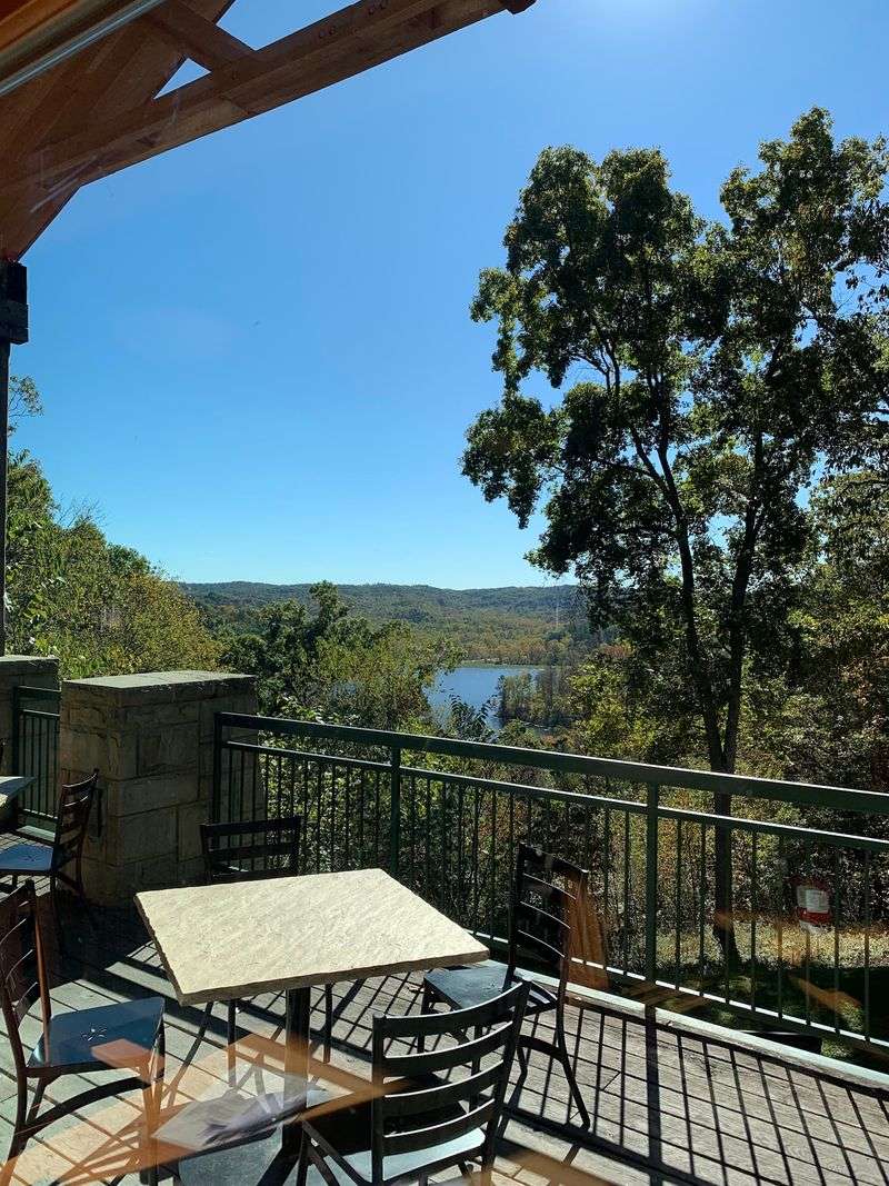 The Lodge Adds Comfort Without Stealing the Scenery The Lodge Adds Comfort Without Stealing the Scenery