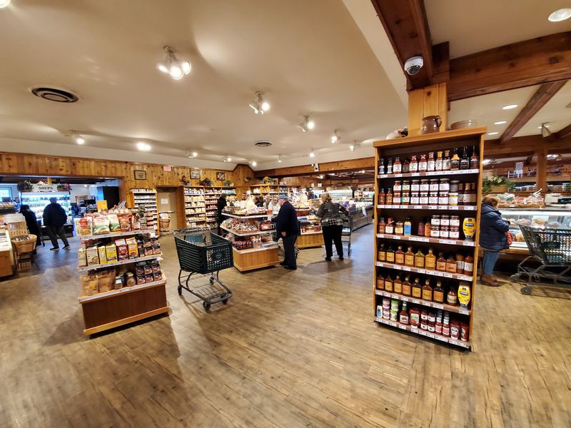 The Rustic Country Charm That Turns Grocery Shopping Into a Day Trip The Rustic Country Charm That Turns Grocery Shopping Into a Day Trip