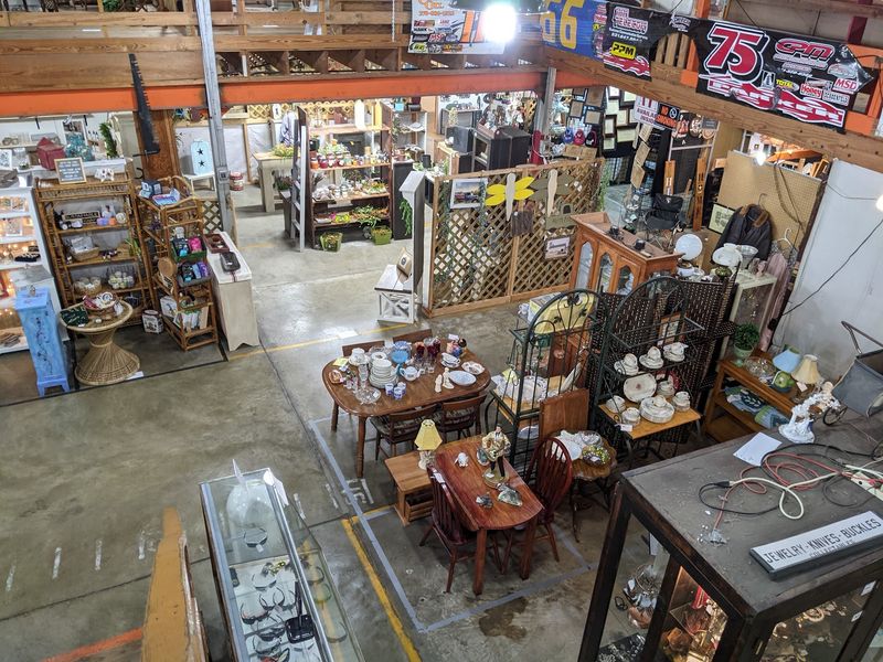 The Vintage Warehouse, Clarksville