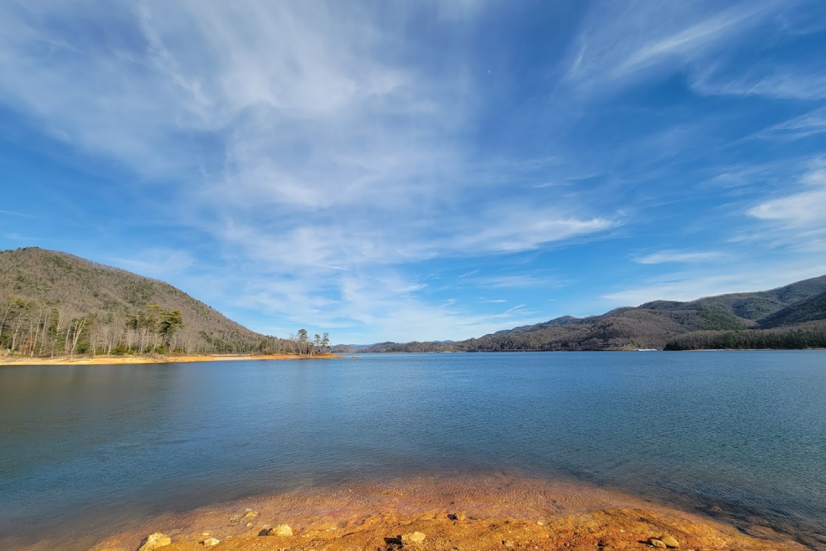 There's an Abandoned Tennessee Town Hiding Beneath This Mountain Lake