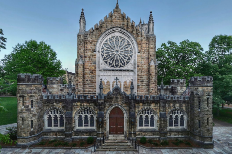 These 11 Tennessee Churches Look Straight Out of a Postcard