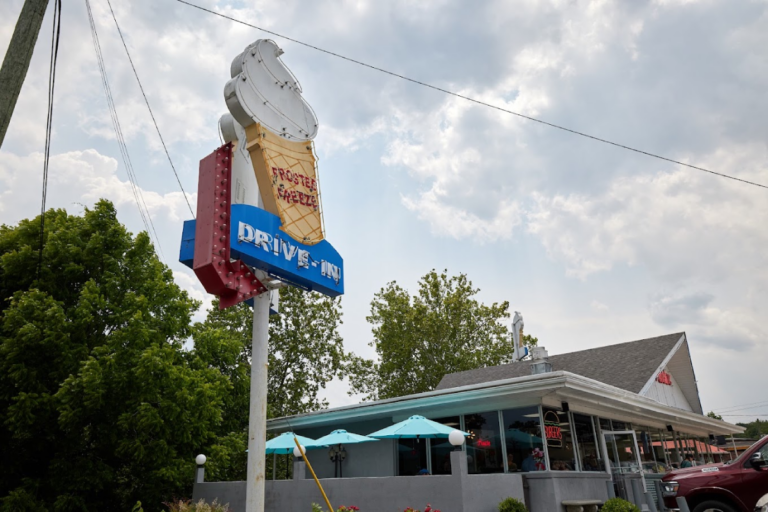 These 9 Tennessee Drive-Ins Serve Some of the Best Fast Food in the State