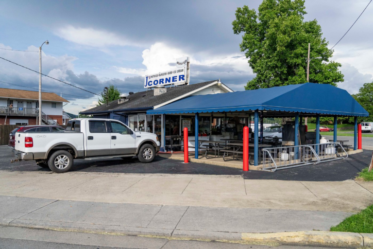 This Hidden Tennessee Diner Proves Simple Food Is Sometimes the Best