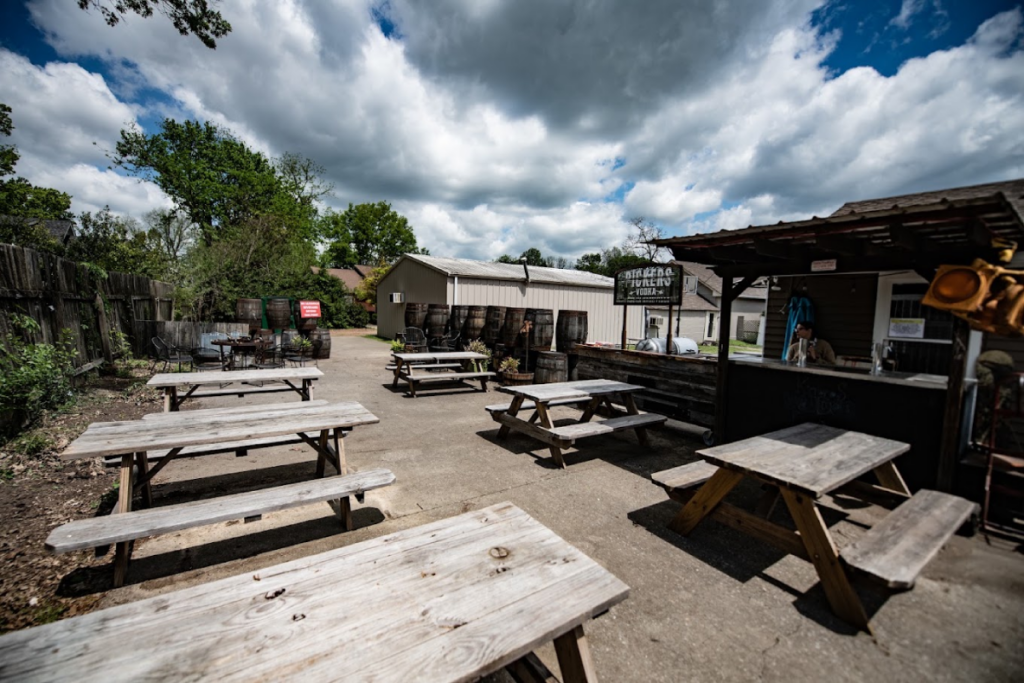 This Hidden Tennessee Music Joint Feels Like the Best Backyard House Party in Town