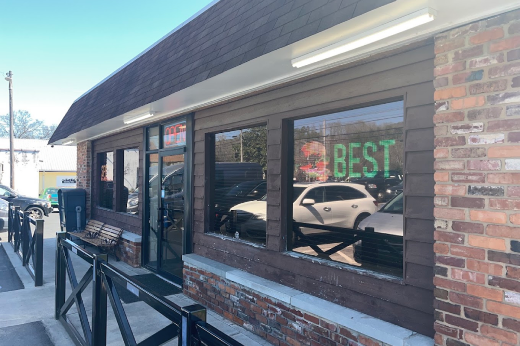 This Hidden Tennessee Restaurant Is All About Big Plates and Classic Comfort Food