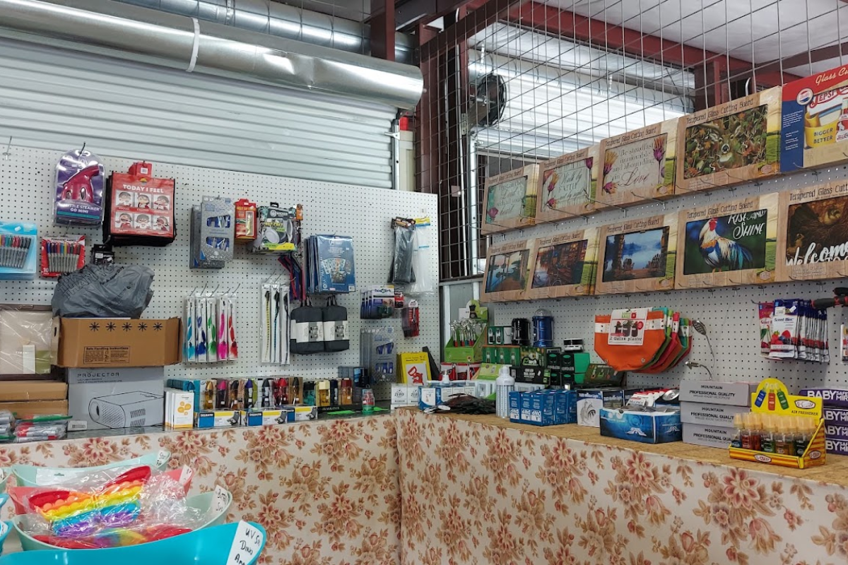 This Huge Tennessee Flea Market Feels Like a Treasure Hunt Around Every Corner