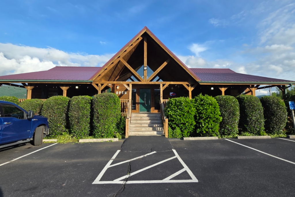 This Tennessee Winery Surrounded by Mountains Feels Like a European Countryside Escape
