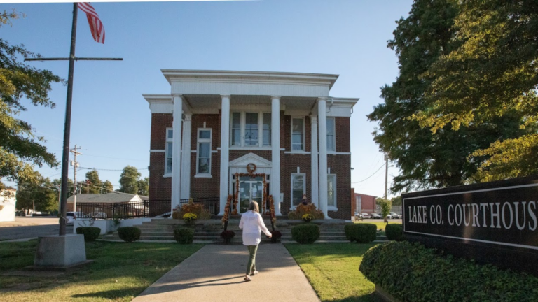 This Tiny Tennessee Town Offers a Peaceful Lakeside Escape Without the Crowds