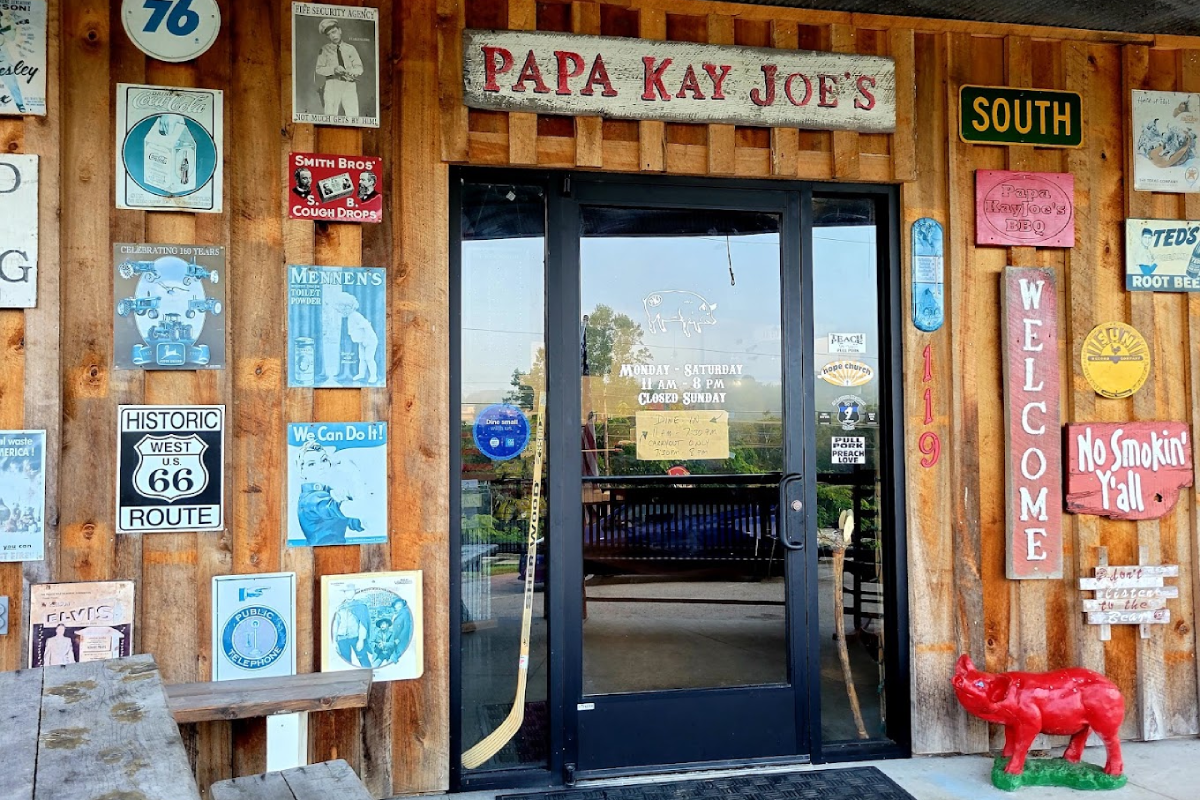Tourists Pay Too Much for Barbecue While Tennessee Locals Eat Better at These 9 Hidden Spots