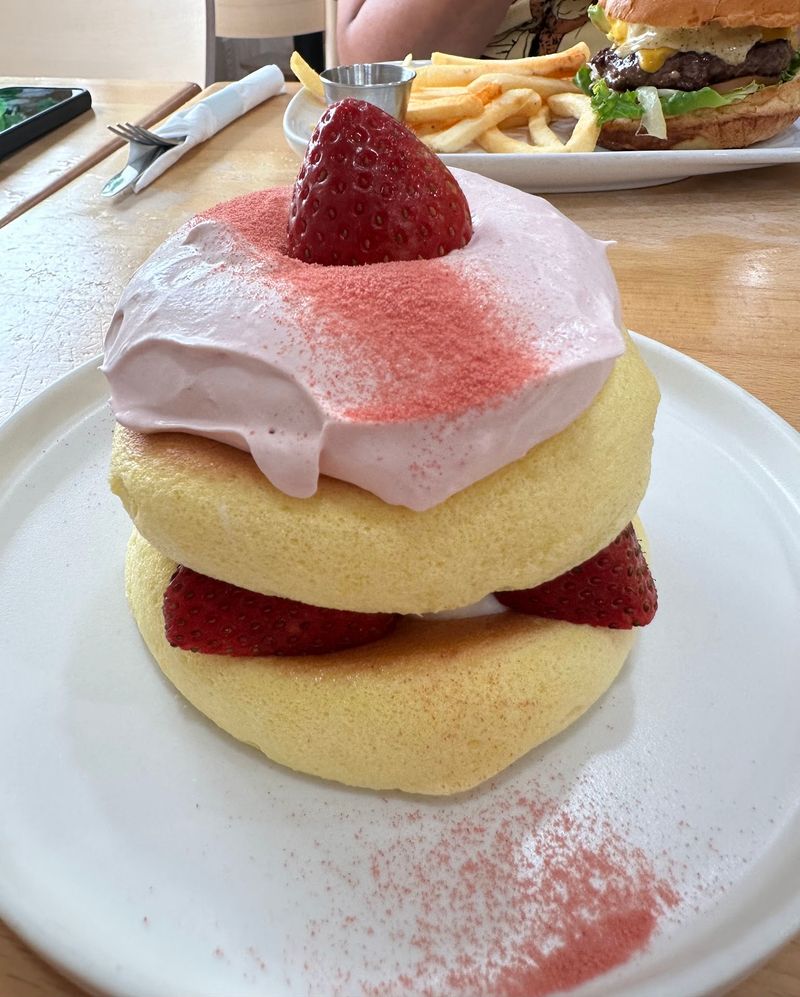 Towering Kiseki Pancakes Turn Breakfast Into the Main Event Towering Kiseki Pancakes Turn Breakfast Into the Main Event