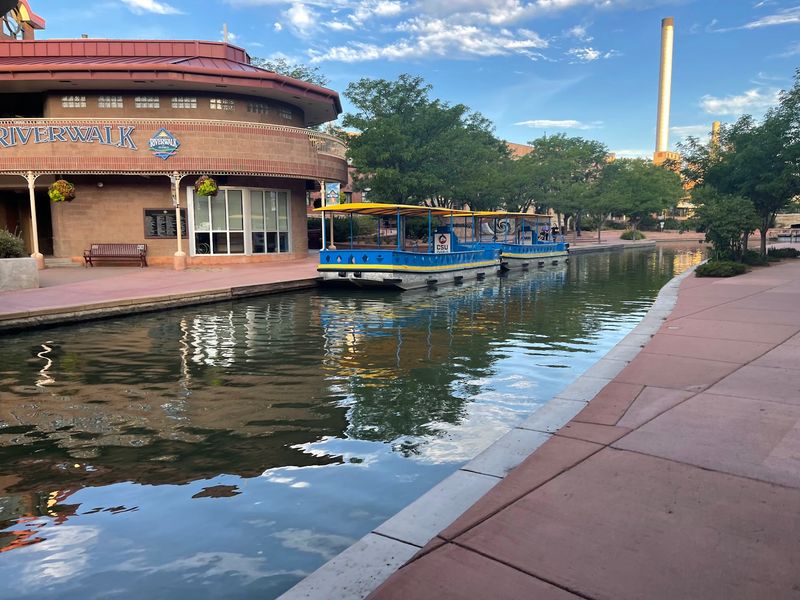 Boat Rides That Show the Waterway From the Best Angle