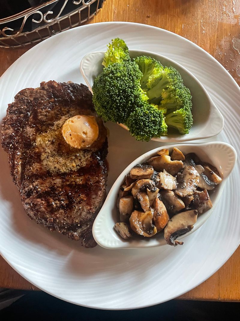 Steakhouse Favorites Still Pull Their Weight Steakhouse Favorites Still Pull Their Weight