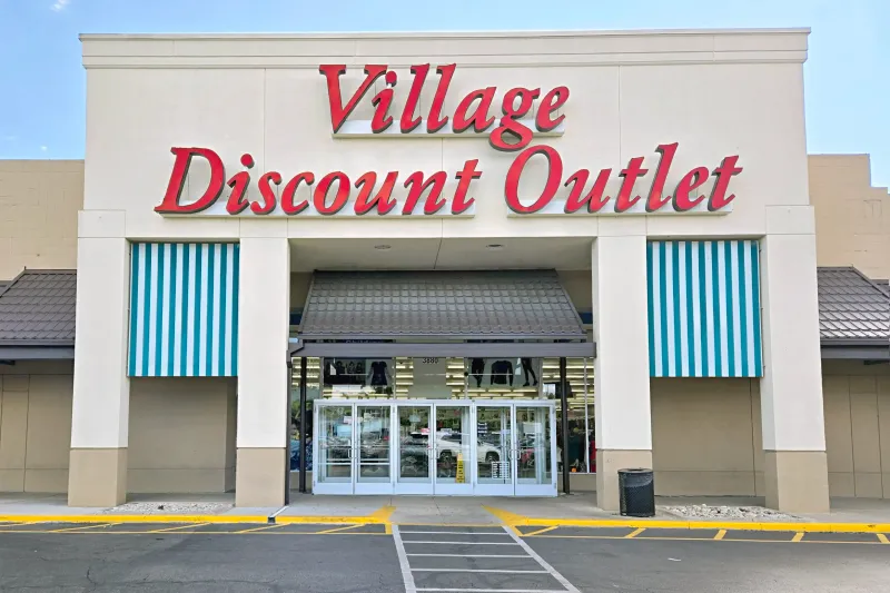 Village Discount Outlet, Akron