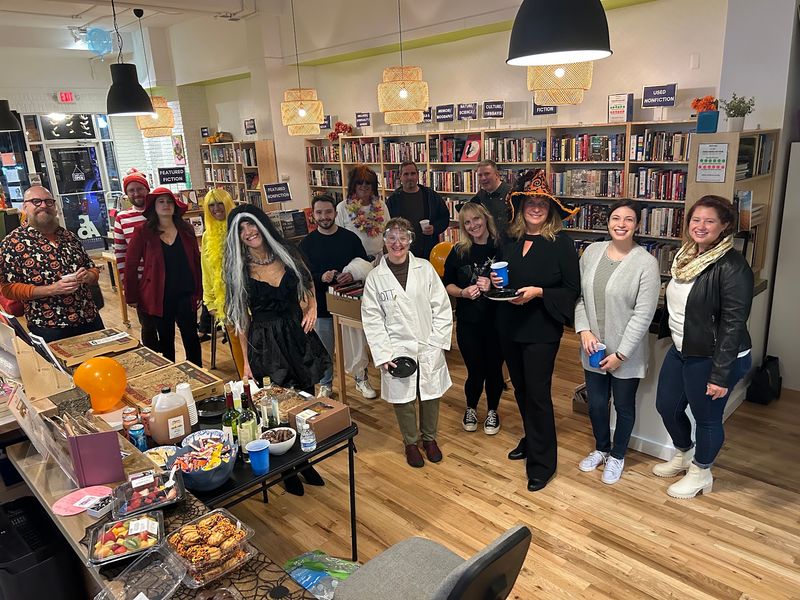 Volunteers Are the Heart of This Asbury Park Bookstore Volunteers Are the Heart of This Asbury Park Bookstore