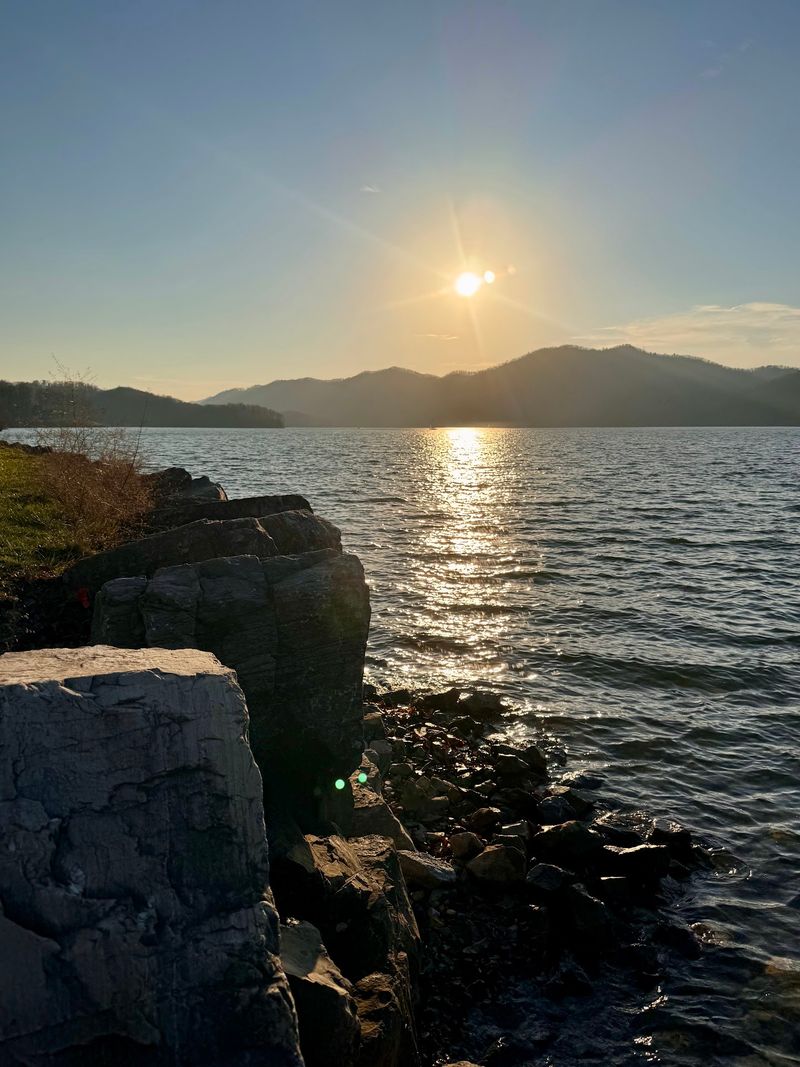 Watauga Lakeshore Resort & Marina - Hampton