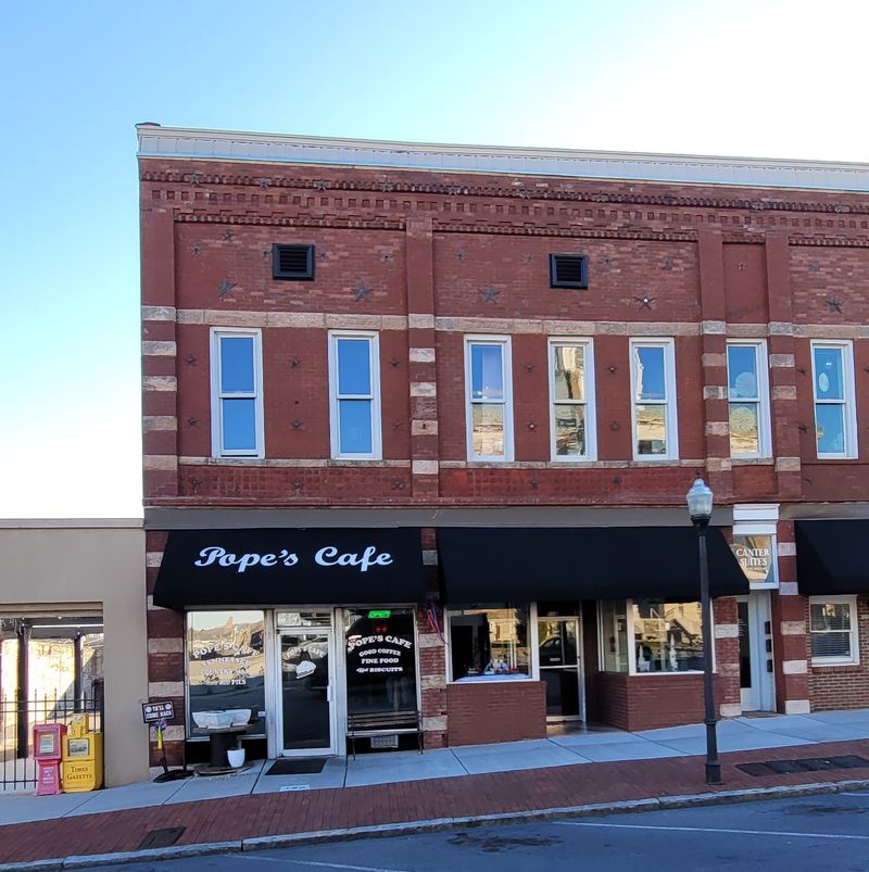 What to Know Before Visiting This Classic Tennessee Cafe What to Know Before Visiting This Classic Tennessee Cafe