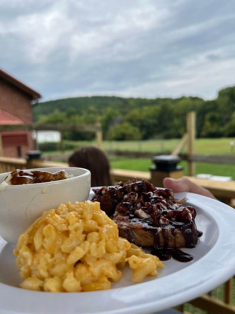 When the Tables Fill Up, There's More Room Outside