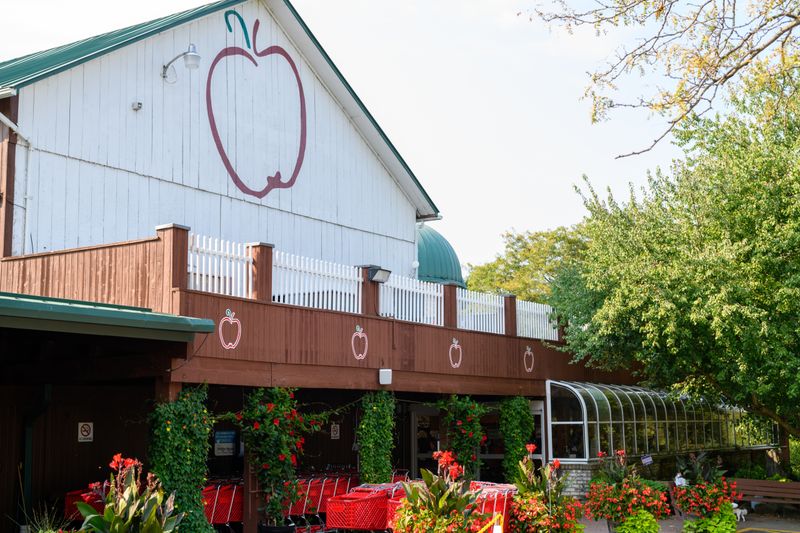 White House Fruit Farm, Canfield White House Fruit Farm, Canfield