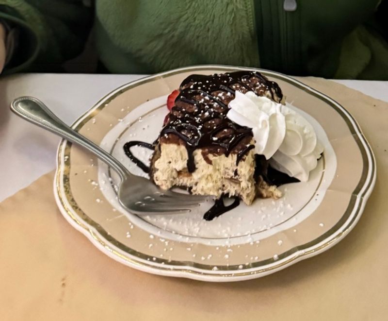 Why Savelli's Is One of Knoxville's Most Beloved Italian Restaurants