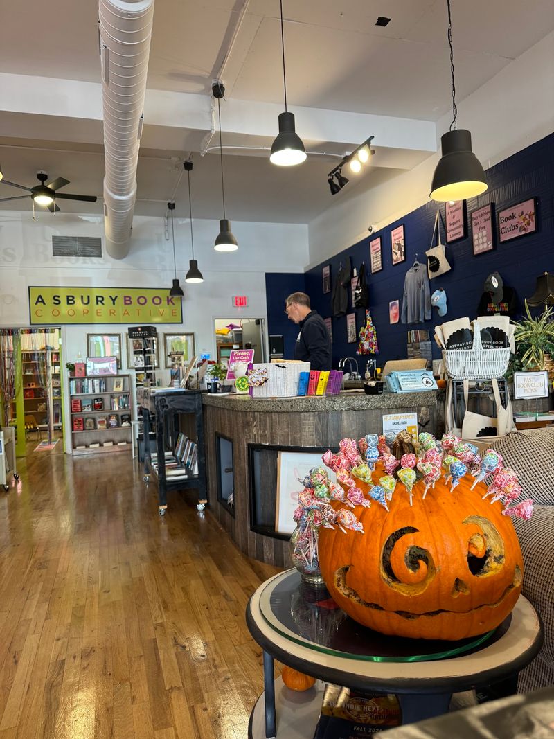 Why This Cookman Avenue Bookstore Is Worth a Stop Why This Cookman Avenue Bookstore Is Worth a Stop