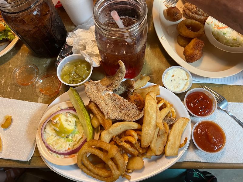 Why Wolf River Cafe Is Worth the Drive to Rossville Why Wolf River Cafe Is Worth the Drive to Rossville
