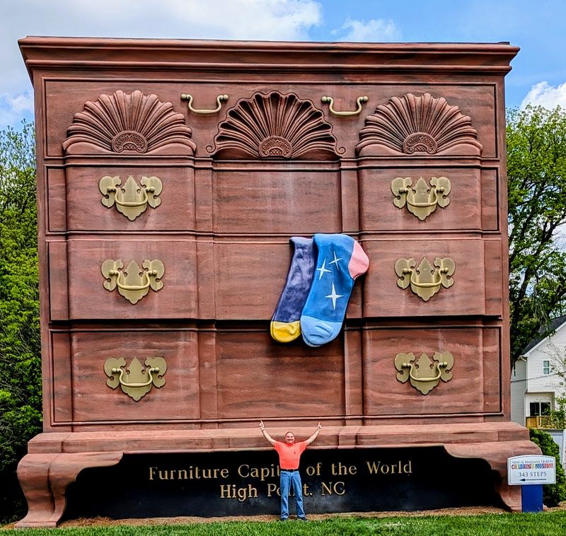 World’s Largest Chest of Drawers World’s Largest Chest of Drawers