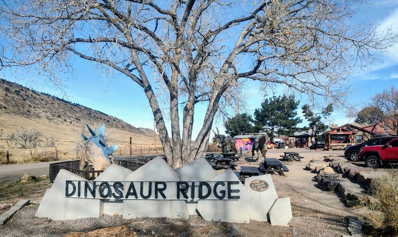 A Roadside Ridge With Ancient Clues in Plain Sight
