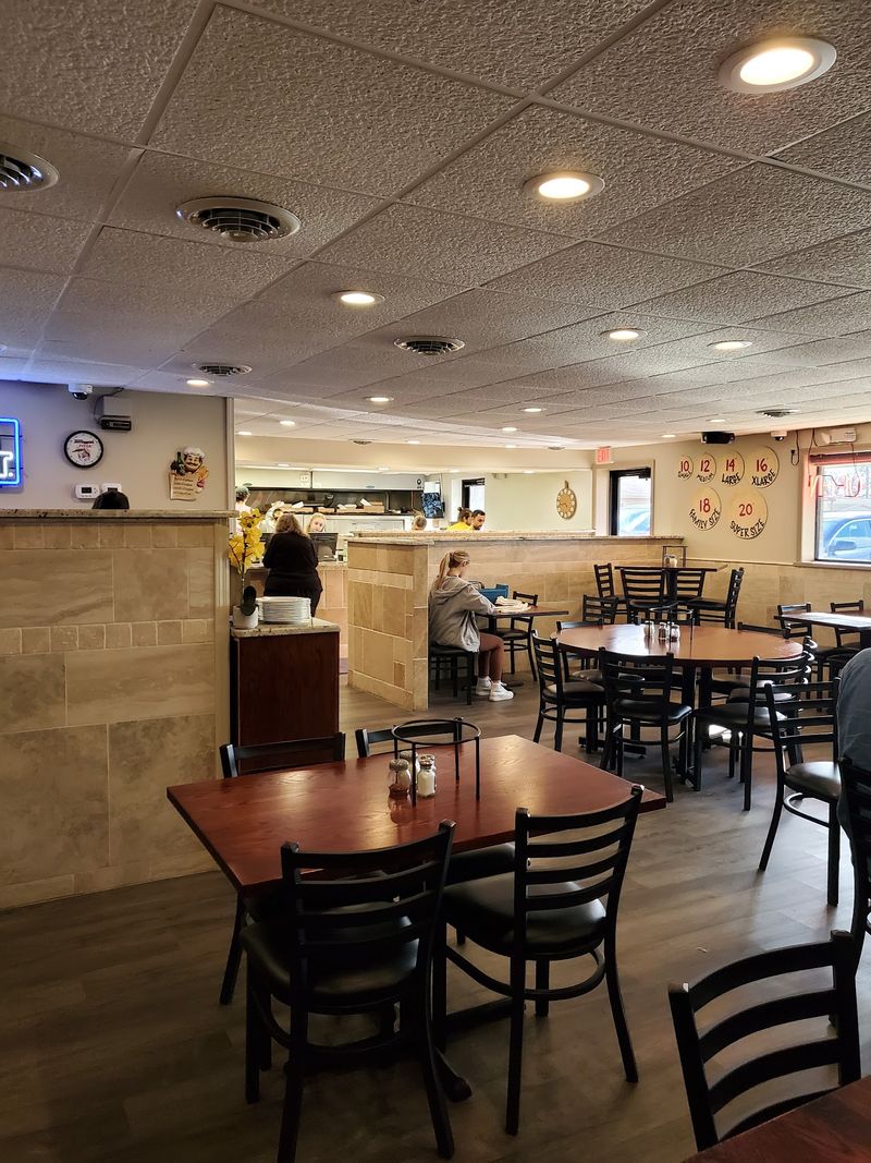DiMaggio’s Pizza (Carmi)