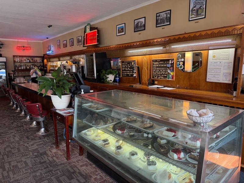 How to Do The Ariston Cafe Right in Illinois How to Do The Ariston Cafe Right in Illinois