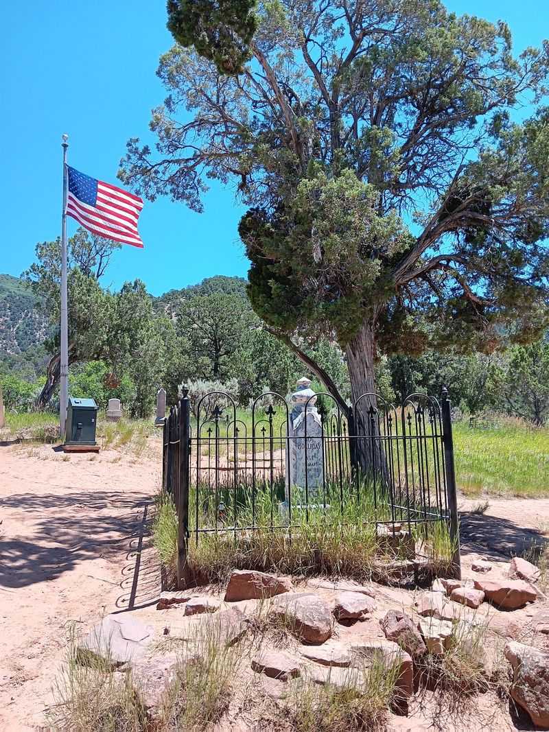 Linwood Cemetery Turns the Hike Into a History Walk Linwood Cemetery Turns the Hike Into a History Walk