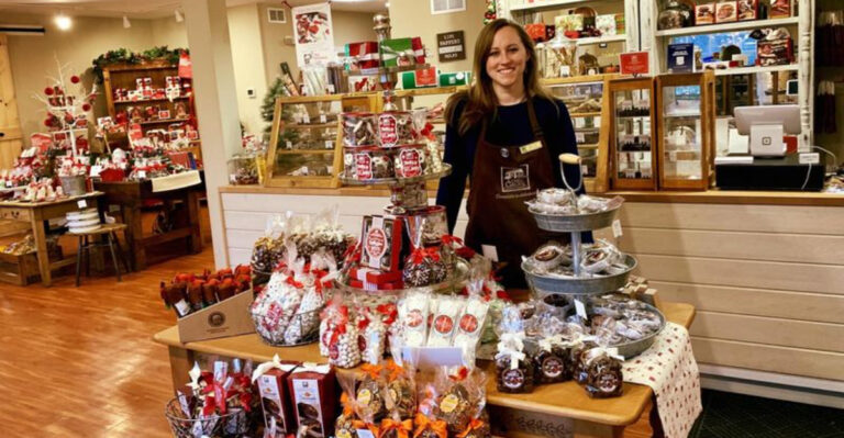 A Tiny Illinois Bakery in Long Grove Makes Chocolate-Covered Strawberries by Hand Every Morning