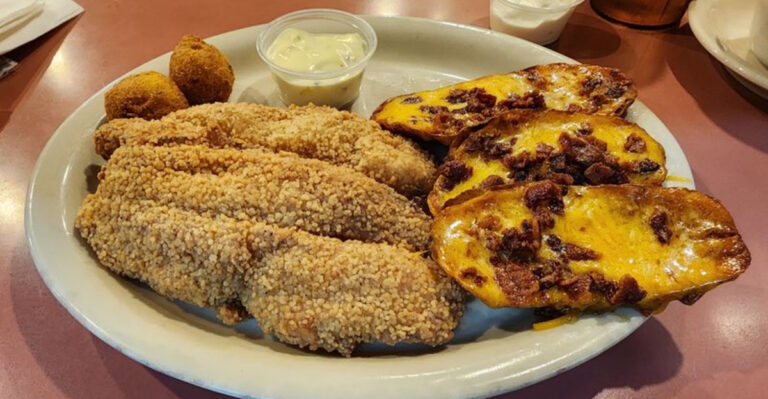 At This Ohio Diner, The Fried Fish Is So Popular People Line Up Before Noon