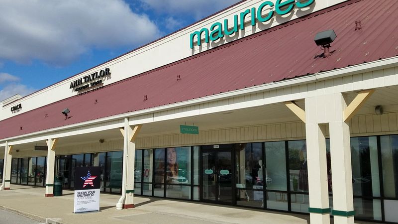Indiana Air, Open Walkways, and a Better Break Between Stores Indiana Air, Open Walkways, and a Better Break Between Stores