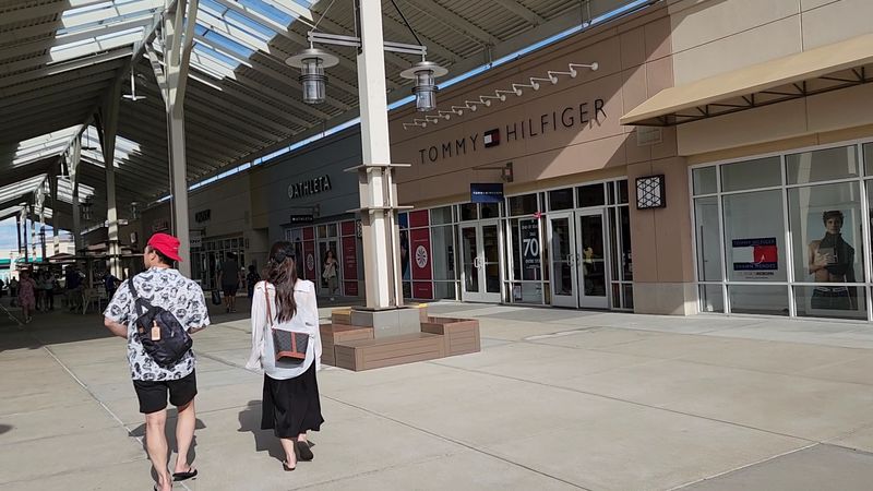 What Sets This Big Illinois Outlet Apart What Sets This Big Illinois Outlet Apart
