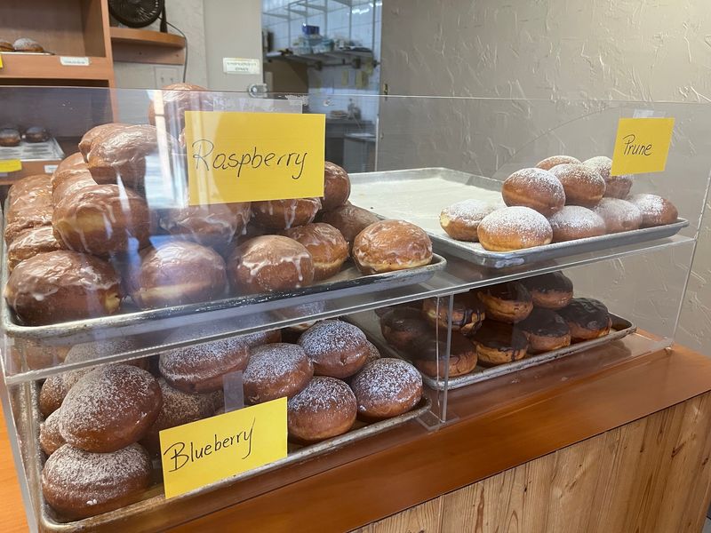 A Milwaukee Avenue Bakery That Keeps Things Simple A Milwaukee Avenue Bakery That Keeps Things Simple