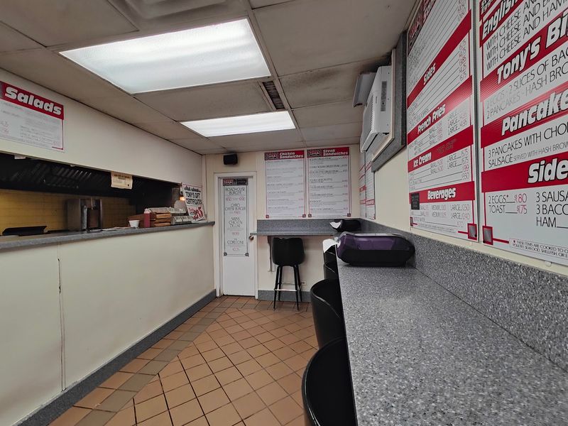 Small Dining Room, Fast Counter Rhythm
