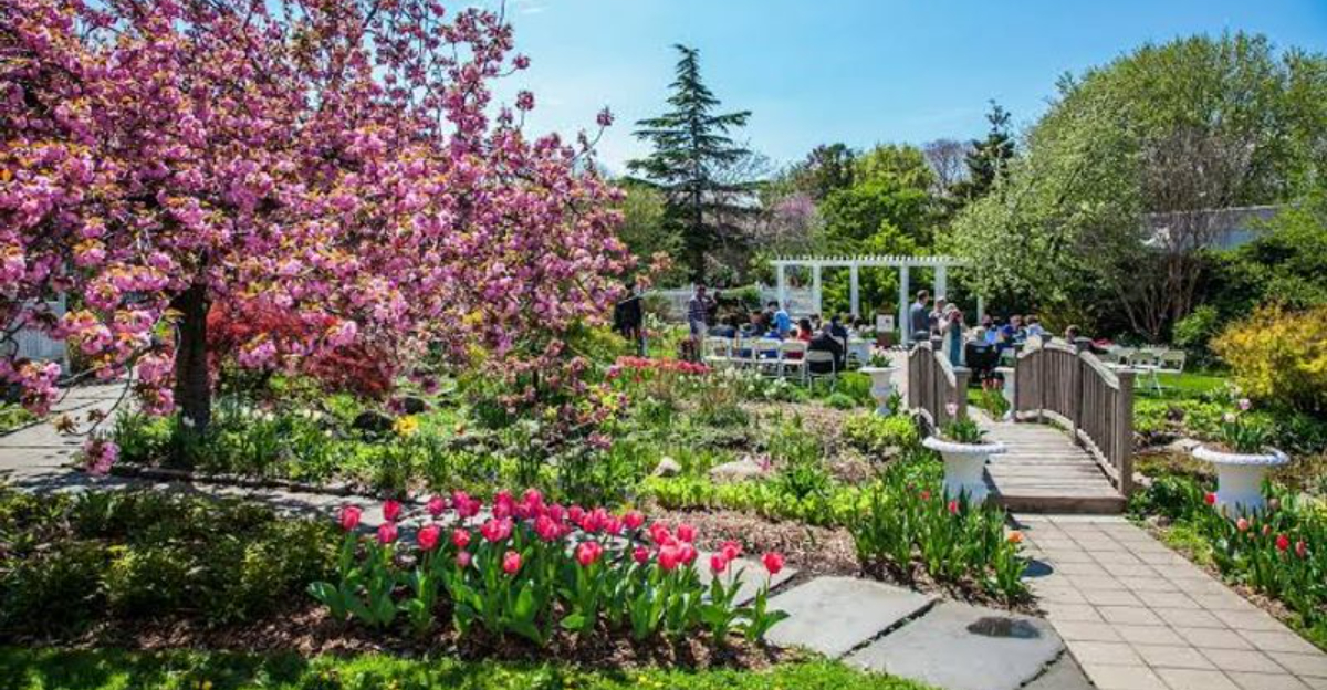 Every New Yorker Should Visit This Magnificent Garden At Least Once