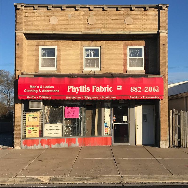 A Small Storefront With a Packed-In Surprise A Small Storefront With a Packed-In Surprise