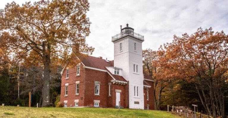 Follow Michigan’s Lake Huron Shoreline To These 11 Unforgettable Road Trip Stops