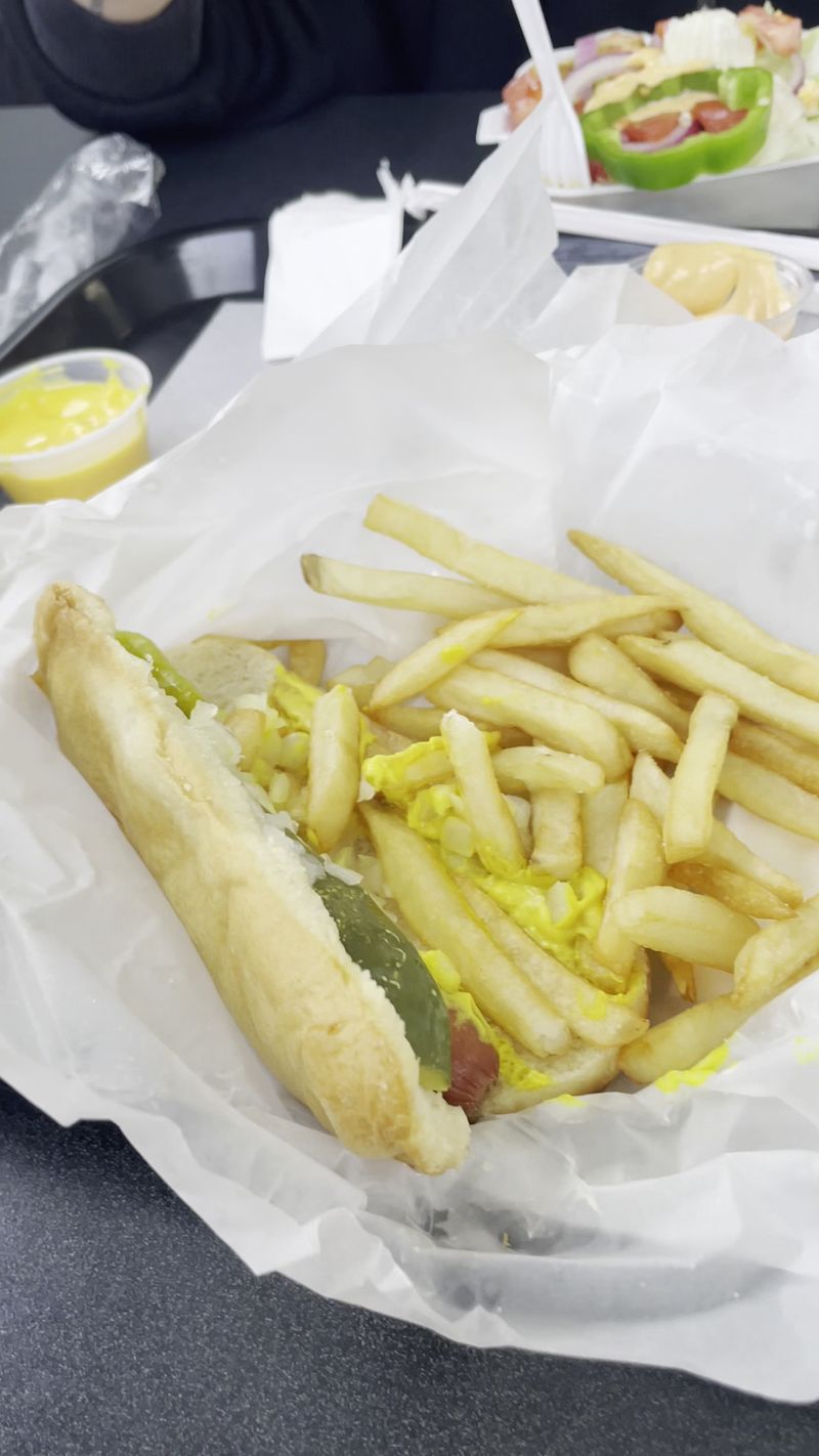 Why Henry's Still Reads Like Classic Illinois Fast Food